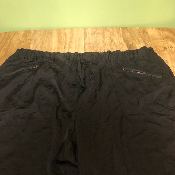 Lane Bryant Dark Grey Lightweight Satin Feel Cargo Utility Pants Womens Size 24 - Picture 4 of 12